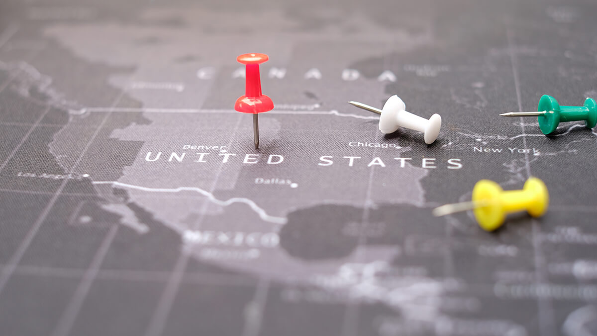 Multi-colored push pins on a US map