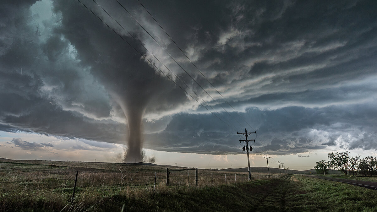 A menacing tornado on the open plain